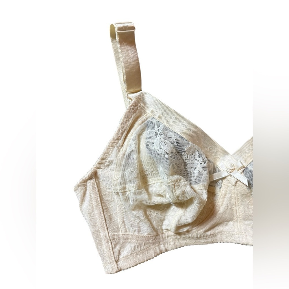 Vintage cream bra, 25” band - Picture 5 of 10